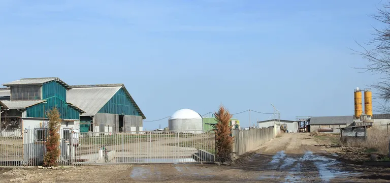 Кравефермата и биогаз централата в с. Овчарово