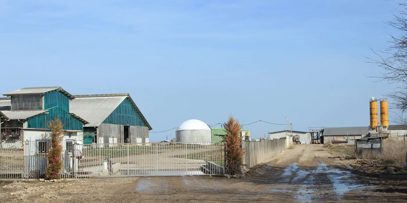 Кравефермата и биогаз централата в с. Овчарово