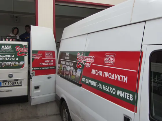 Бус за доставка на млечни продукти
