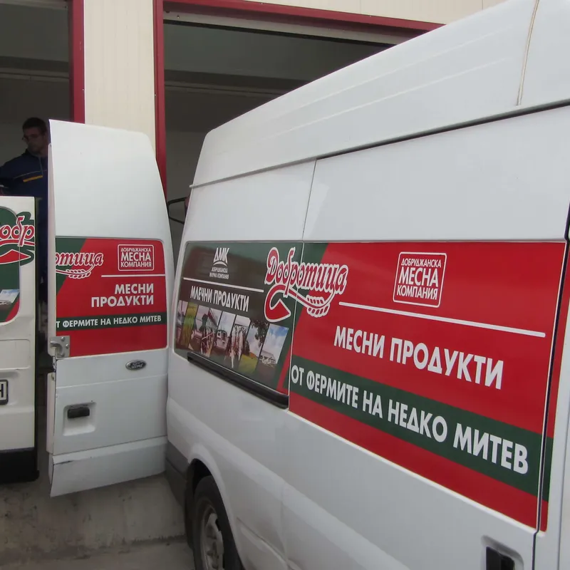 Бус за доставка на млечни продукти